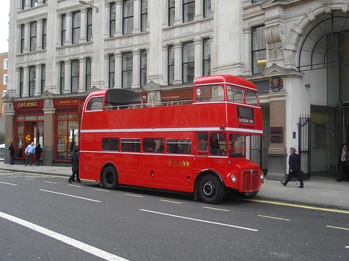 Recorrer Londres en el clásico ómnibus rojo de techo abierto